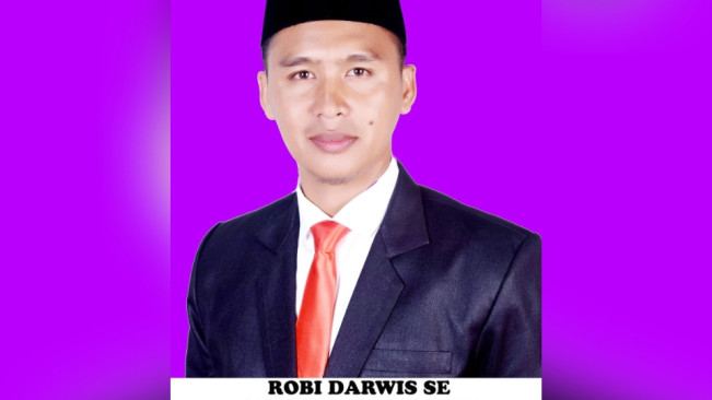 Kades Poja Robi Darwis tersangka sekaligus otak pembakaran Kantor Inspektorat Kabupaten Bima, NTB. [Facebook]